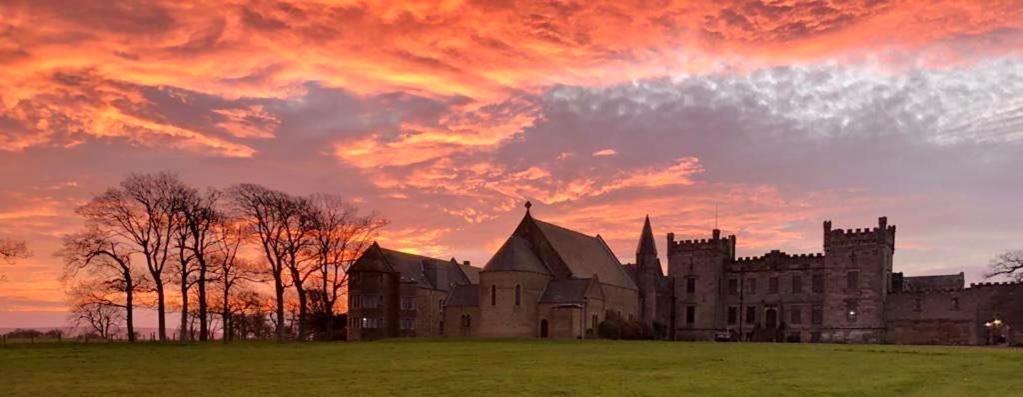 فندق Sneaton Castle ويتبي المظهر الخارجي الصورة