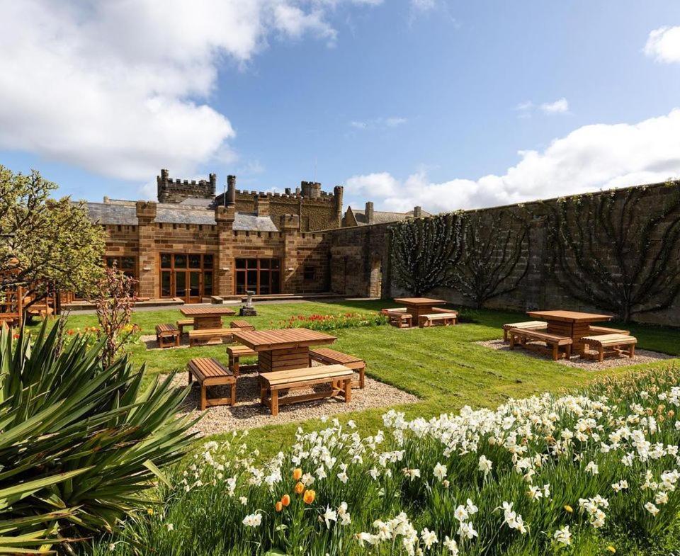 فندق Sneaton Castle ويتبي المظهر الخارجي الصورة